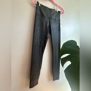 NWT! Gaiam liquid leggings size small